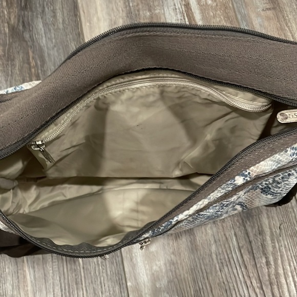 LeSportsac Deluxe Everyday Bag and matching pouch - Picture 6 of 7